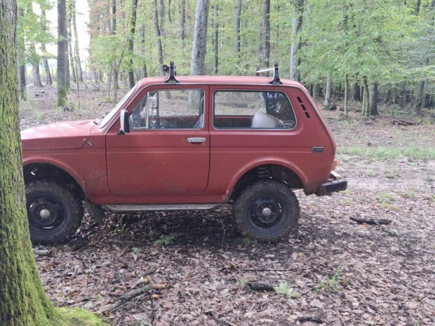 Elad Lada Niva(1992)1.6.Benzines