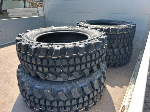 Eladó Lada Nivára 175/80 R16 Simex mintás gumi