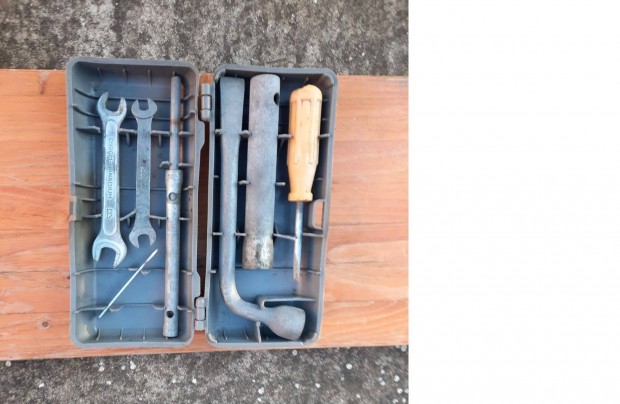 Elad Lada szerszmos doboz