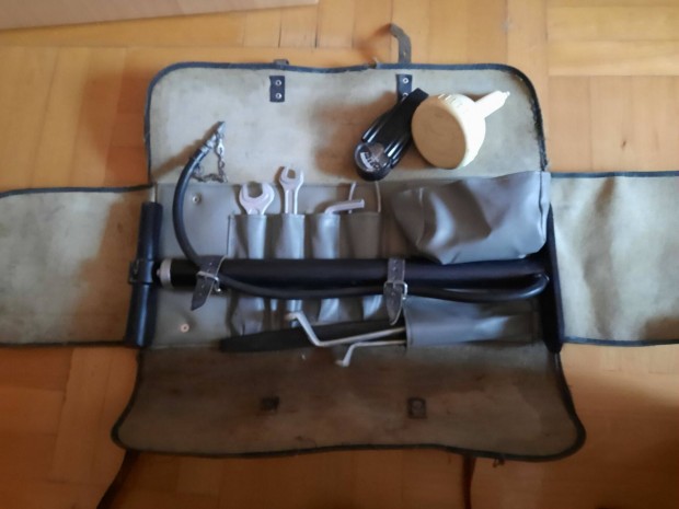Elad� Lada t�ska, eredeti szersz�mokkal