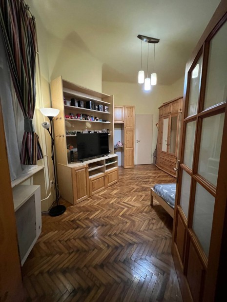 Elad� Lak�s Ak�cfa utca