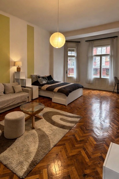 Elad� Lak�s Corvin negyed