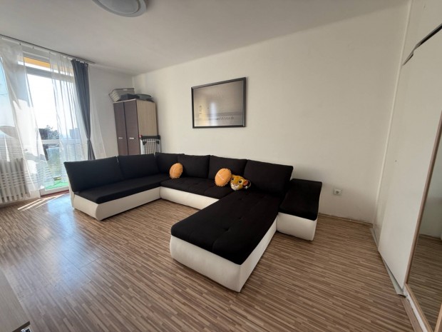 Elad� Lak�s Duna�jv�ros