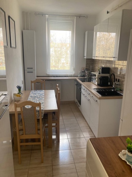 Elad� Lak�s Kazincbarcik�n