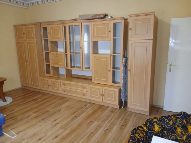 Elad� Lak�s Salg�tarj�n