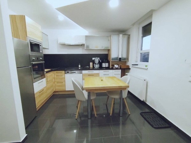 Elad� Lak�s Zalaszentgr�t