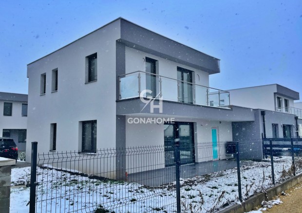 Elad� Lak�s, Ajka 79.000.000 Ft