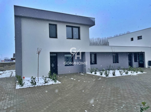 Elad� Lak�s, Ajka 81.900.000 Ft