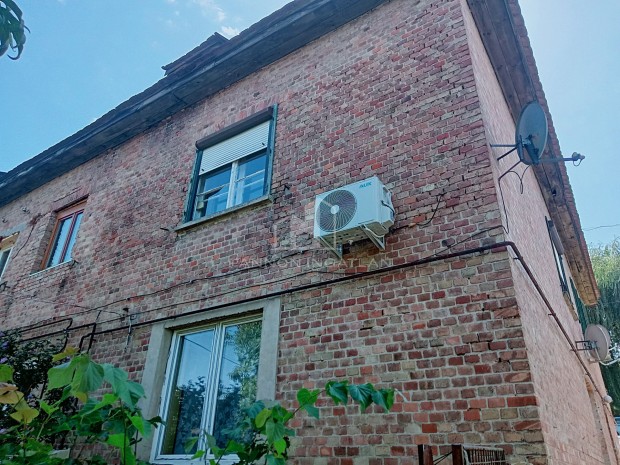 Elad� Lak�s, Ajka 9.900.000 Ft