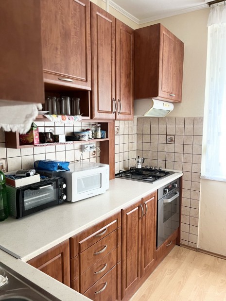 Elad� Lak�s, B�k�scsaba 27.500.000 Ft