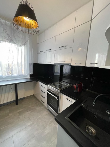 Elad� Lak�s, B�k�scsaba 30.000.000 Ft