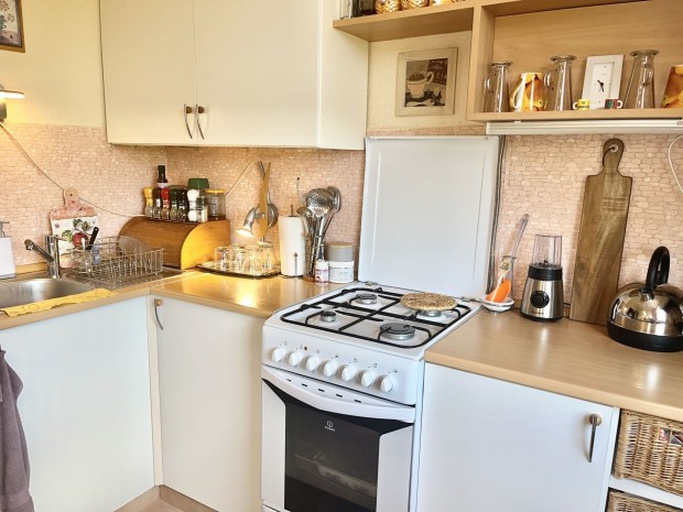 Elad� Lak�s, B�k�scsaba 30.500.000 Ft