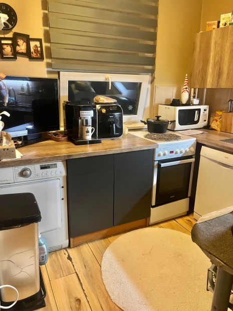 Elad� Lak�s, B�k�scsaba 31.000.000 Ft