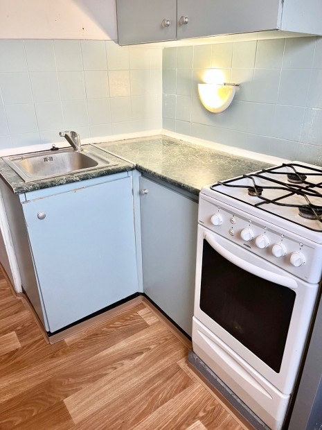 Elad� Lak�s, B�k�scsaba 34.900.000 Ft