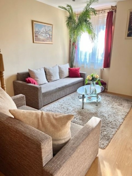 Elad� Lak�s, B�k�scsaba 42.900.000 Ft