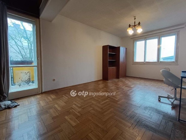 Elad� Lak�s, Budapest 11. ker.