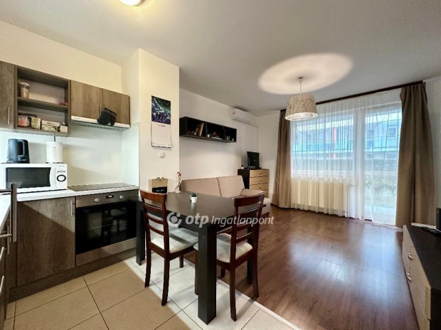 Elad� Lak�s, Budapest 11. ker.