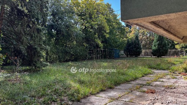 Elad� Lak�s, Budapest 12. ker.