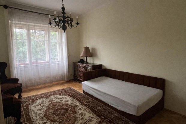 Elad� Lak�s, Budapest 12. ker.