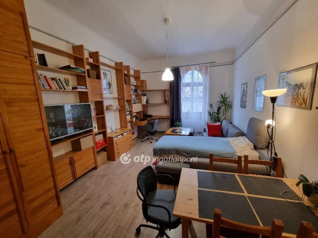 Elad� Lak�s, Budapest 13. ker.