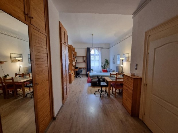 Elad� Lak�s, Budapest 13. ker.