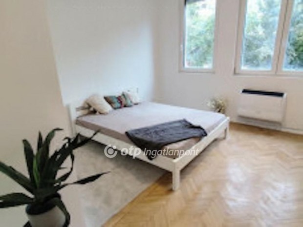 Elad� Lak�s, Budapest 13. ker.