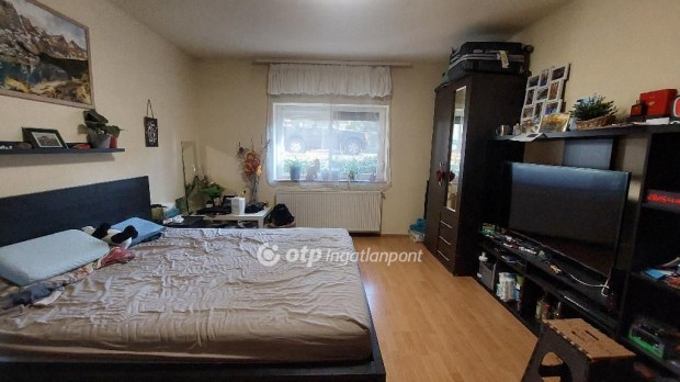 Elad� Lak�s, Budapest 14. ker.