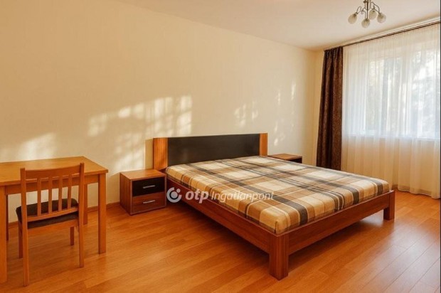 Elad� Lak�s, Budapest 14. ker.