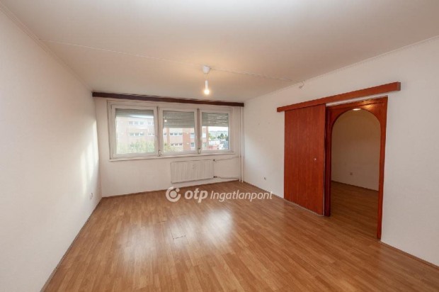 Elad� Lak�s, Budapest 14. ker.