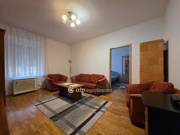 Elad� Lak�s, Budapest 14. ker.