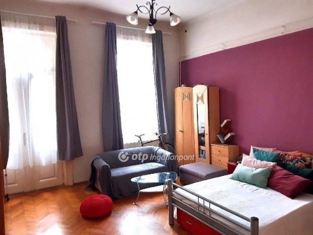 Elad� Lak�s, Budapest 14. ker.