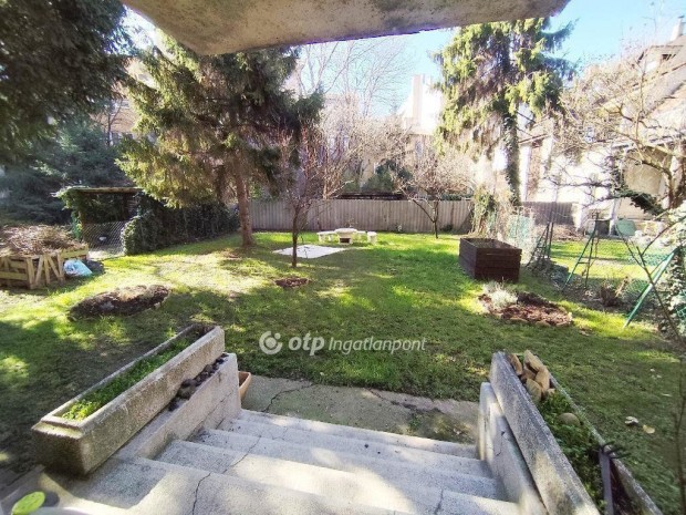 Elad� Lak�s, Budapest 14. ker.