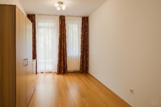 Elad� Lak�s, Budapest 14. ker.