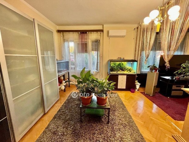 Elad� Lak�s, Budapest 14. ker.