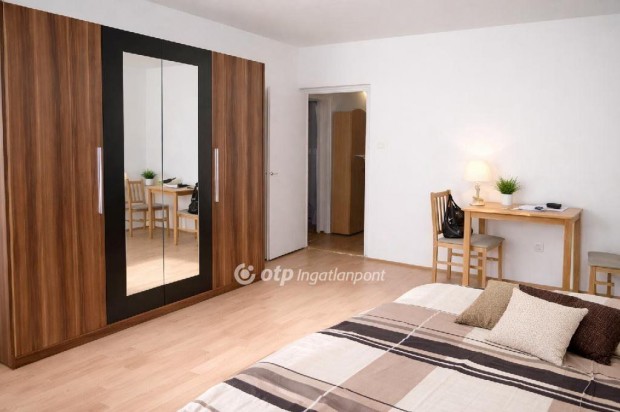 Elad� Lak�s, Budapest 14. ker.