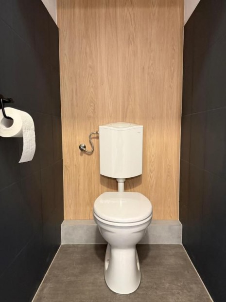 Elad� Lak�s, Budapest 14. ker.