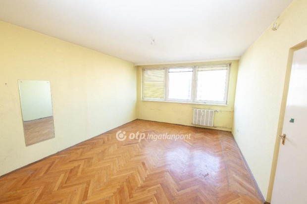 Elad� Lak�s, Budapest 14. ker.