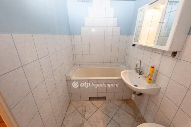 Elad� Lak�s, Budapest 14. ker.