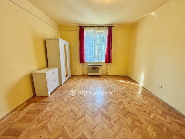 Elad� Lak�s, Budapest 14. ker.