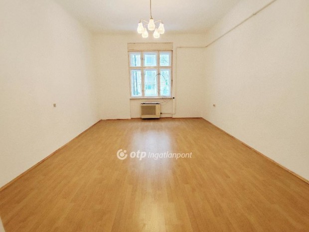 Elad� Lak�s, Budapest 19. ker.