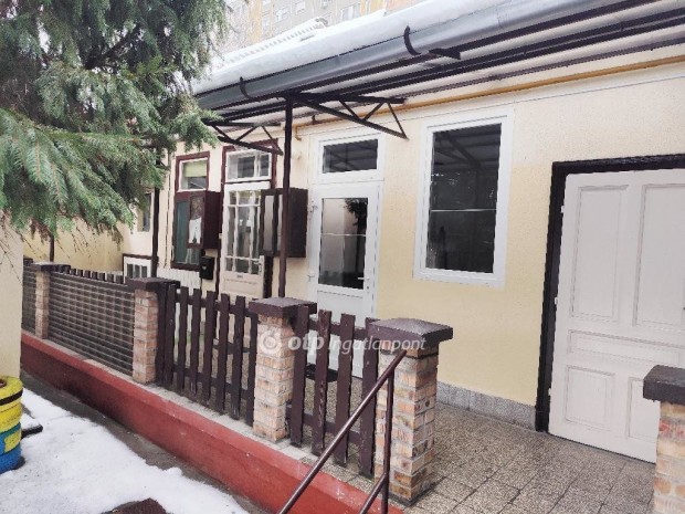 Elad� Lak�s, Budapest 19. ker.