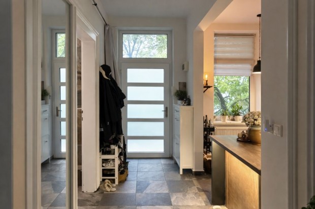 Elad� Lak�s, Budapest 1. ker.