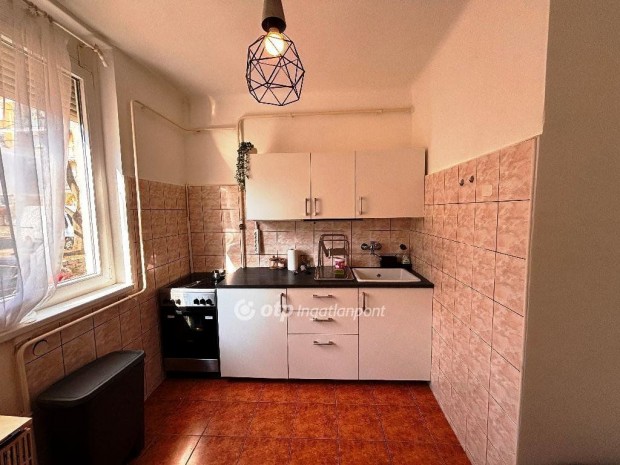 Elad� Lak�s, Budapest 20. ker.