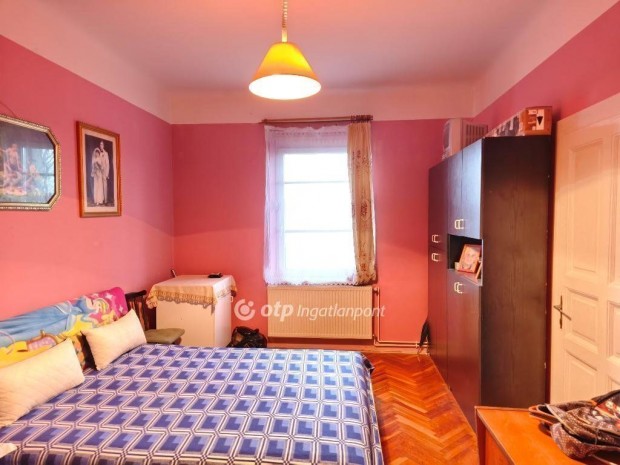 Elad� Lak�s, Budapest 20. ker.