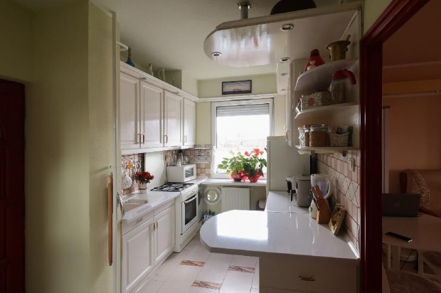 Elad� Lak�s, Budapest 20. ker.