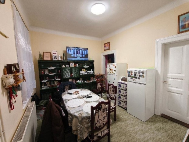 Elad� Lak�s, Budapest 20. ker.