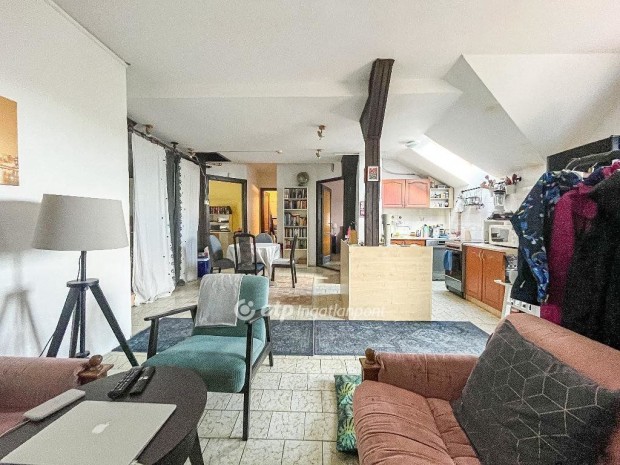 Elad� Lak�s, Budapest 2. ker.