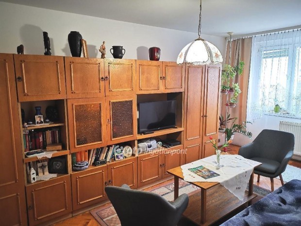 Elad� Lak�s, Budapest 3. ker.