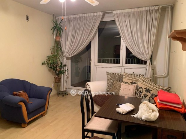 Elad� Lak�s, Budapest 3. ker.