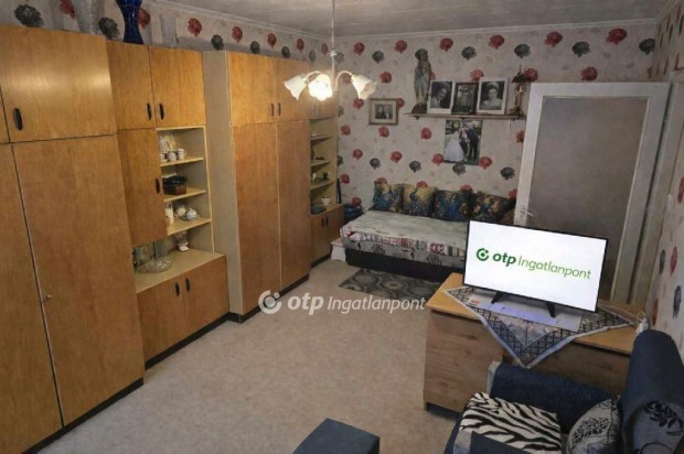 Elad� Lak�s, Budapest 3. ker.